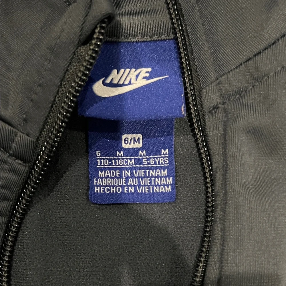 Nike Black Full-Zip Athletic Jacket - Picture 2 of 5
